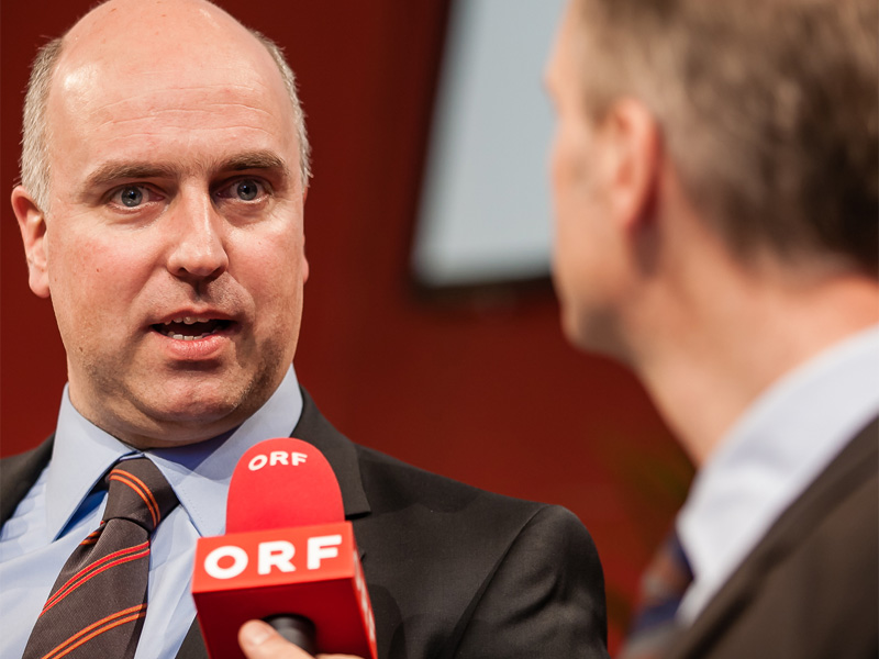 Stefan Kreidler im Interview mit dem ORF - Anlässlich Preisverleihung in Wels AT am 28.2.2014 Stefan Kreidler im Interview mit ORF